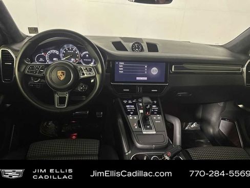 Used 2022 Porsche Cayenne Turbo S image 20