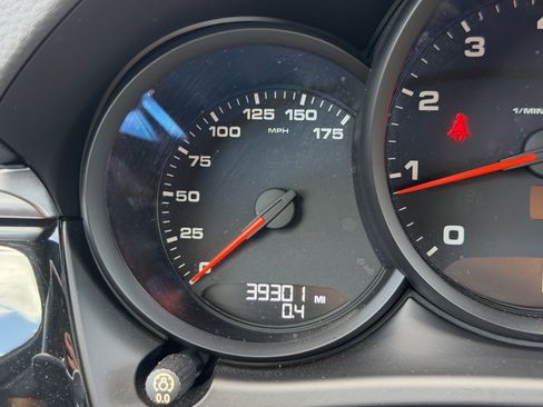 Certified 2018 Porsche Macan Sport Edition image 40