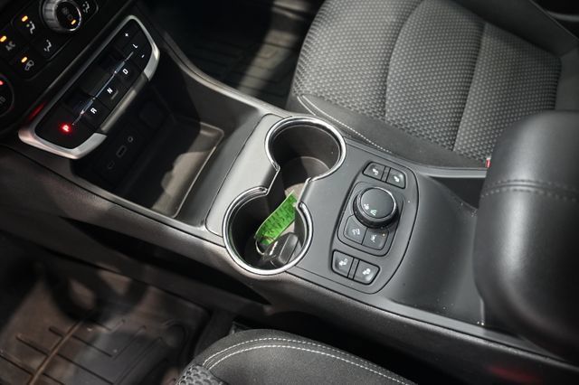 Used 2024 GMC Terrain SLE w/ Driver Convenience Package FWD image 16