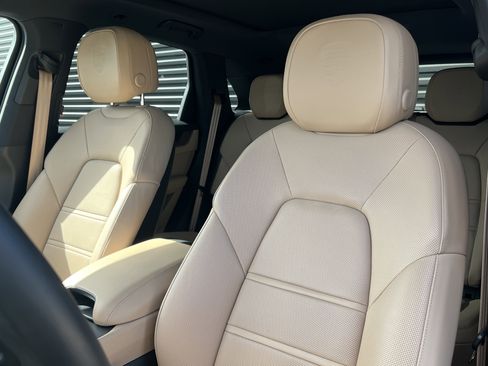 Certified 2025 Porsche Cayenne image 18