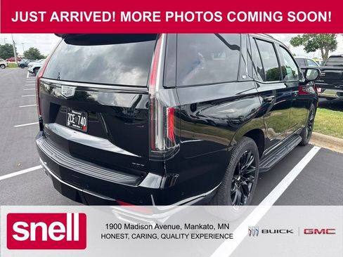 Used 2021 Cadillac Escalade Premium Luxury w/ Driver Assist Tech Package AWD/4WD image 4