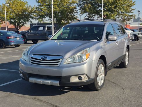 Used 2011 Subaru Outback 2.5i Premium AWD/4WD image 9