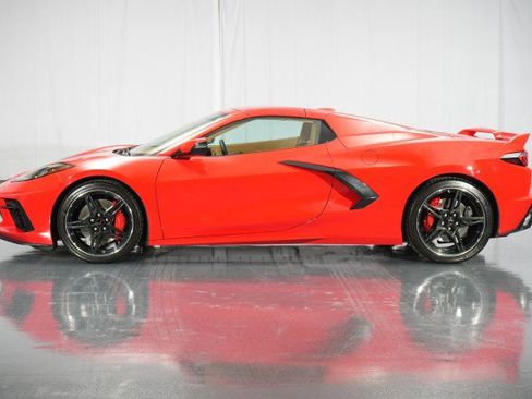 Used 2021 Chevrolet Corvette Stingray Premium Conv w/ Z51 Performance Package image 3