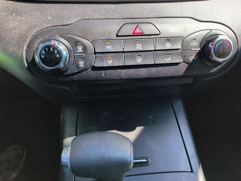 Used 2019 Kia Sorento L image 19