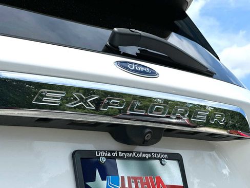 Used 2020 Ford Explorer XLT w/ Equipment Group 202A AWD/4WD image 15