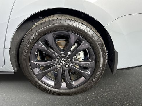 Used 2025 Toyota Sienna XSE w/ XSE Plus Package image 32