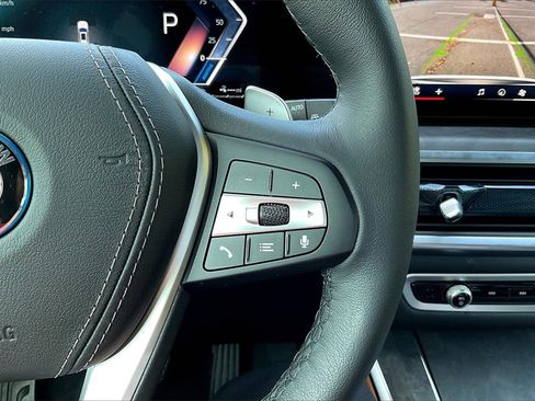 Used 2026 BMW X5 xDrive50e w/ Climate Comfort Package image 11