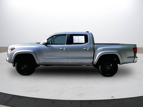 Used 2021 Toyota Tacoma SR5 RWD image 5