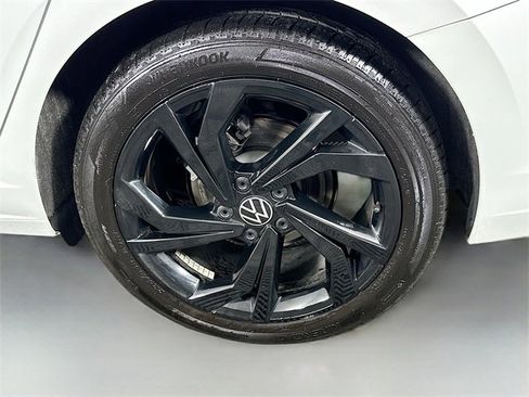 Used 2025 Volkswagen Jetta SE image 31