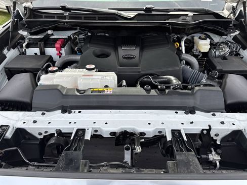 Used 2025 Toyota Tundra Limited AWD/4WD image 46