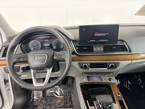 Certified 2024 Audi Q5 e Premium image 3