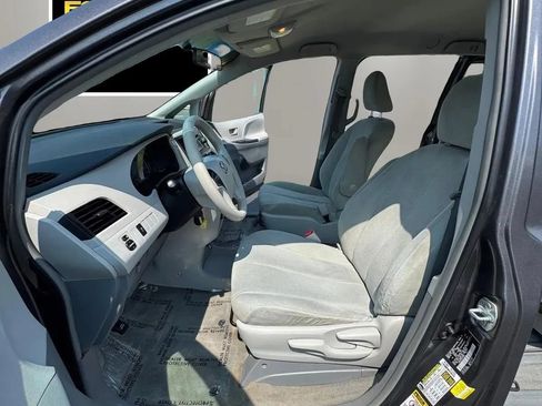 Used 2014 Toyota Sienna L FWD image 9