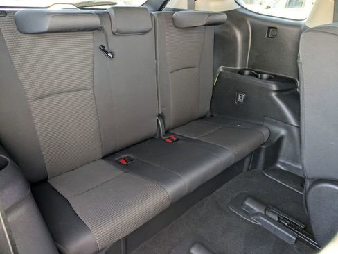 Used 2024 Toyota Highlander LE AWD/4WD image 24