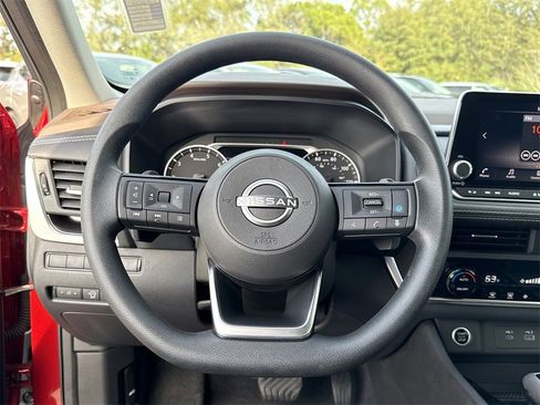 Certified 2023 Nissan Rogue SV image 40