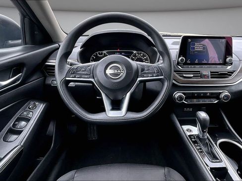 Used 2024 Nissan Altima 2.5 SV image 8