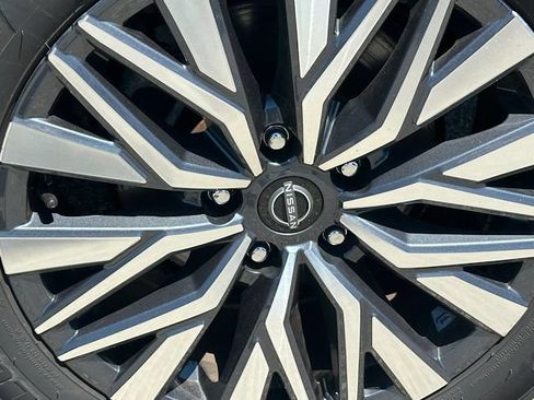 Used 2025 Nissan Altima 2.5 SV FWD image 32