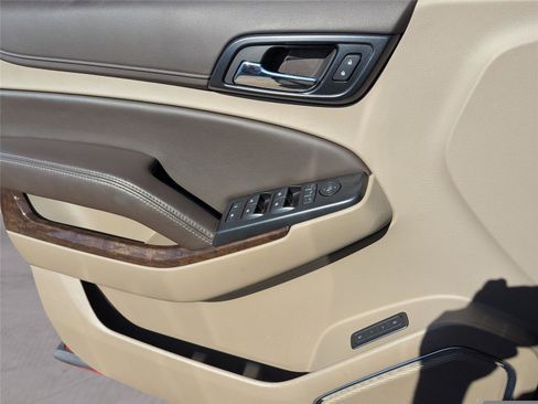 Used 2019 Chevrolet Suburban LT w/ Luxury Package image 26
