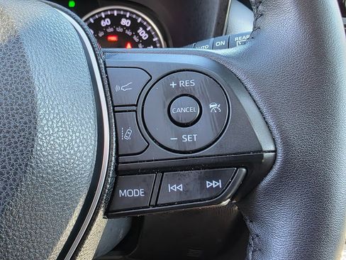 Used 2020 Toyota RAV4 XLE Premium image 34