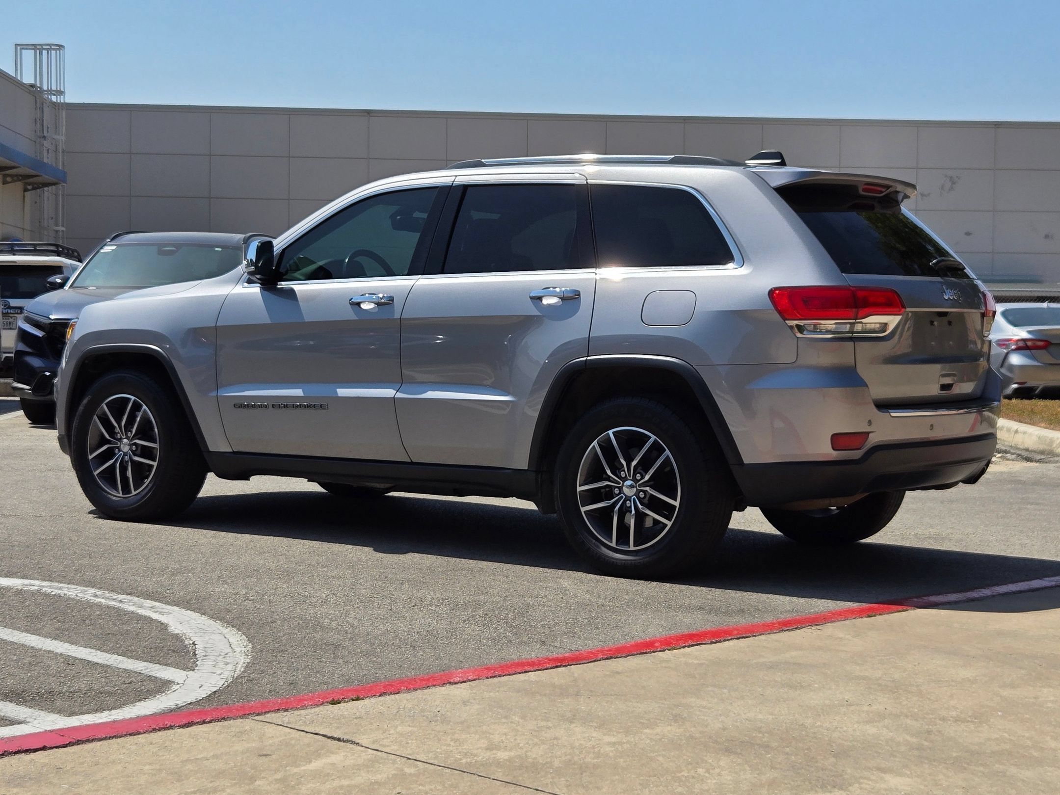 Used 2018 Jeep Grand Cherokee Limited w/ Luxury Group II RWD image 5