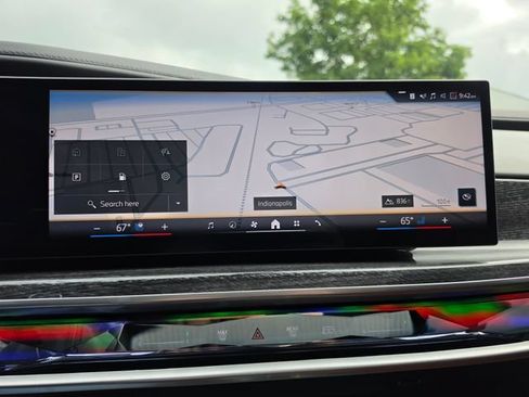Used 2025 BMW 750e xDrive AWD/4WD image 62