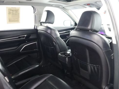 Used 2025 Kia Telluride S AWD/4WD image 33
