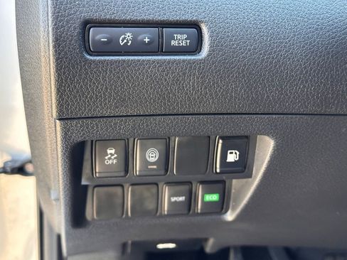 Used 2020 Nissan Rogue S image 22