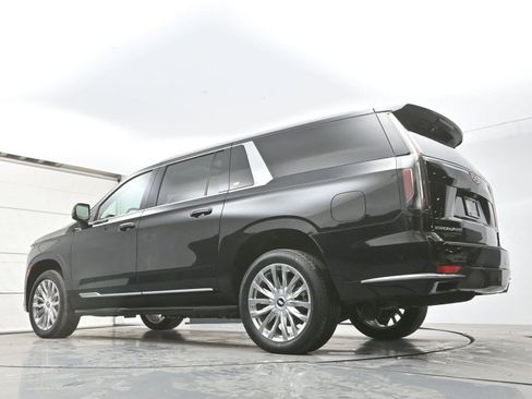 Used 2023 Cadillac Escalade ESV Premium Luxury image 11