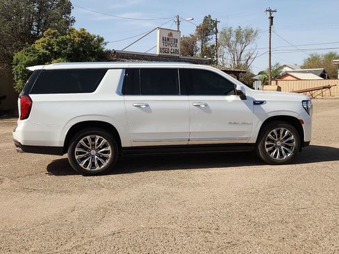 Used 2021 GMC Yukon XL Denali w/ Denali Premium Package image 5