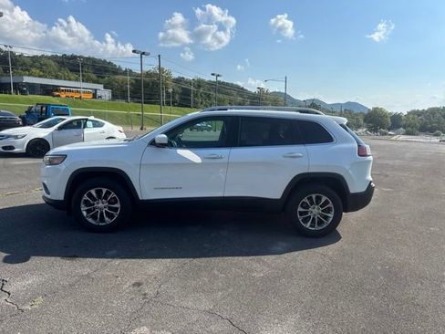 Used 2019 Jeep Cherokee Latitude Plus AWD/4WD image 5