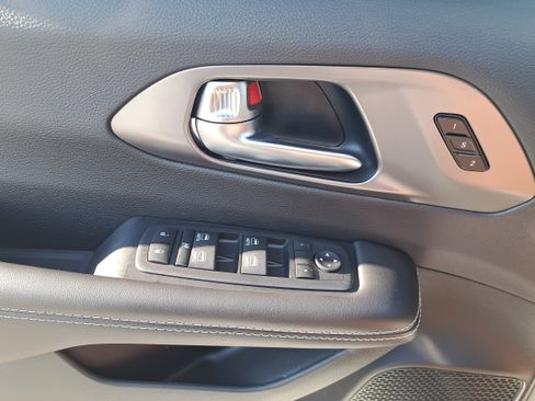 New 2026 Chrysler Pacifica Select image 10