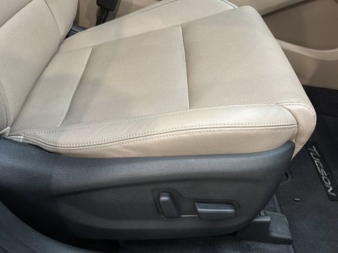 Used 2017 Hyundai Tucson Limited w/ Cargo Package AWD/4WD image 18