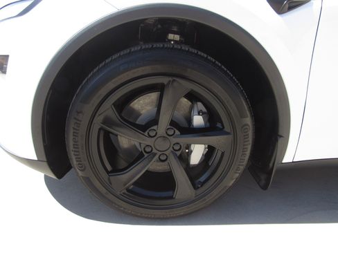 Used 2026 Tesla Model Y Premium image 4