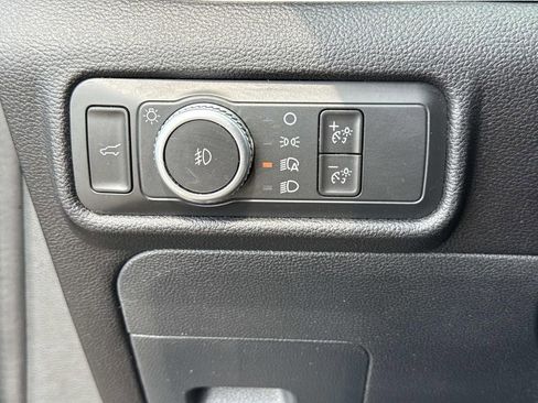 Used 2021 Ford Explorer XLT w/ Equipment Group 202A RWD image 39