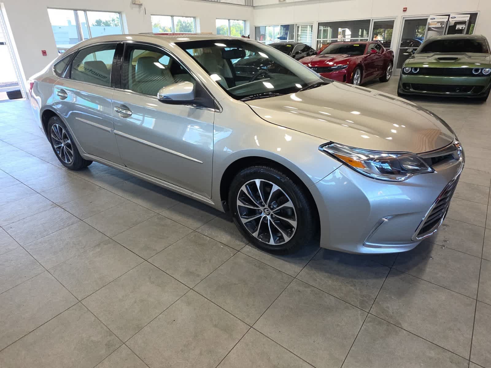 Used 2016 Toyota Avalon XLE Premium FWD image 4