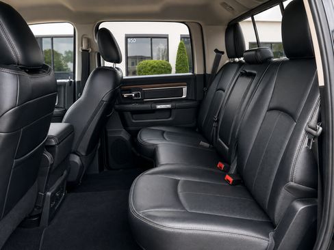Used 2018 RAM 2500 Laramie w/ Sport Appearance Group AWD/4WD image 5
