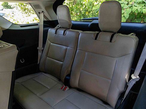 Used 2023 Ford Explorer Limited image 23