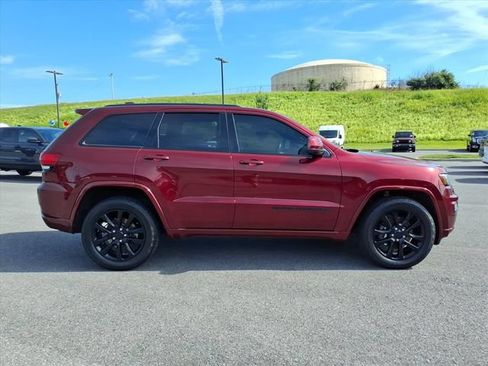Used 2021 Jeep Grand Cherokee Laredo X AWD/4WD image 3