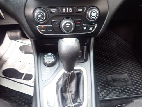 Used 2016 Jeep Cherokee Sport w/ Cold Weather Group AWD/4WD image 7