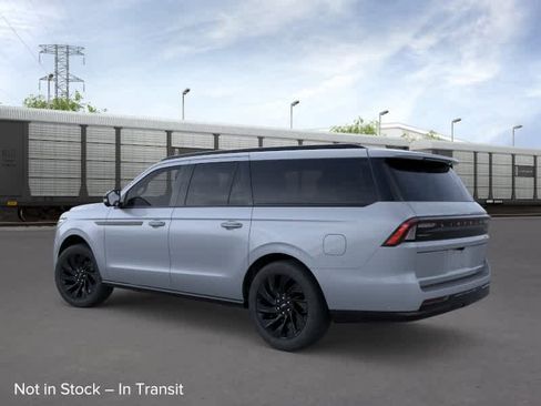 New 2026 Lincoln Navigator L Reserve AWD/4WD image 4