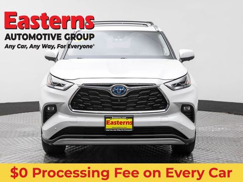 Used 2024 Toyota Highlander Platinum AWD/4WD image 2