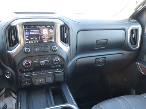 Used 2020 Chevrolet Silverado 2500 High Country image 11