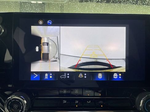 Used 2023 Chevrolet Colorado Trail Boss w/ Technology Package image 17