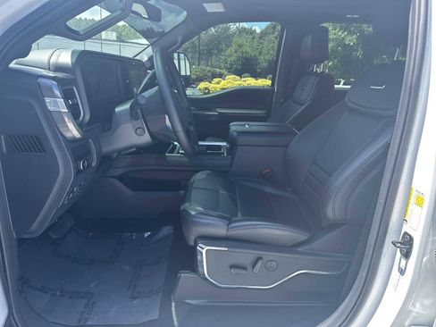 Used 2025 Ford F250 Platinum w/ FX4 Off-Road Package image 16