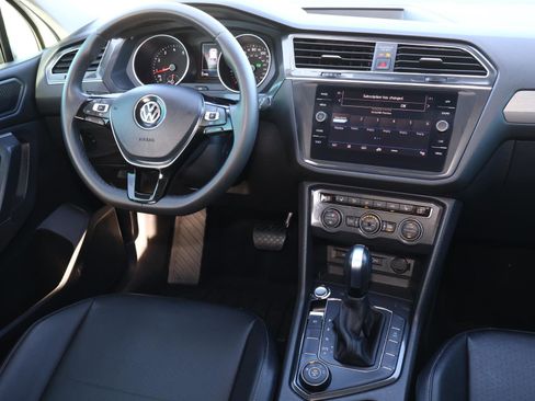 Used 2020 Volkswagen Tiguan SE image 10