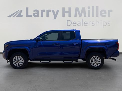 Used 2025 Toyota Tacoma SR5 AWD/4WD image 3