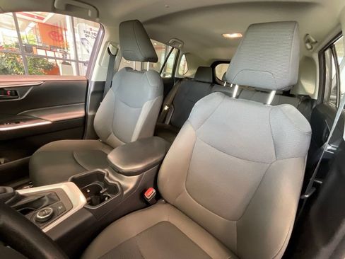 Certified 2025 Toyota RAV4 LE AWD/4WD image 9