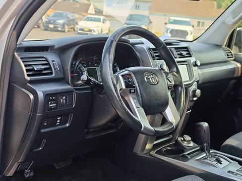 Used 2016 Toyota 4Runner SR5 AWD/4WD image 15