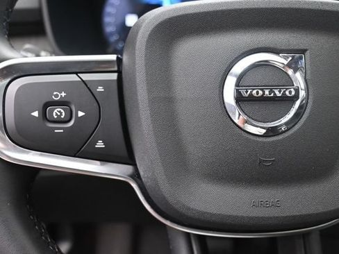 Used 2025 Volvo XC40 B5 Ultra AWD/4WD image 15