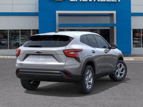 New 2026 Chevrolet Trax LS w/ LS Convenience Package FWD image 4