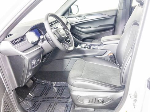 New 2025 Jeep Grand Cherokee Altitude AWD/4WD image 16